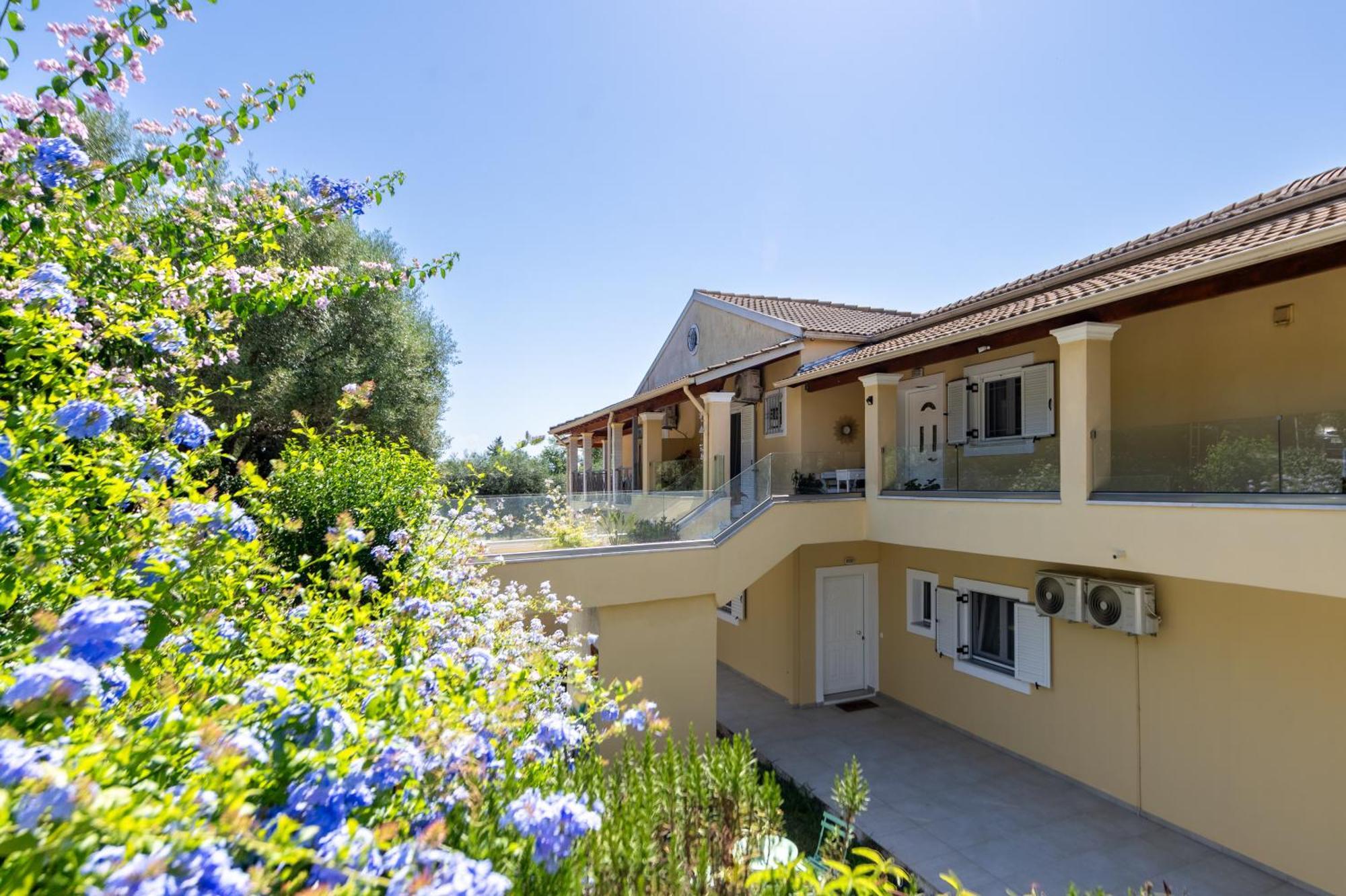 Lazaros Apartments Gouvia Exterior photo